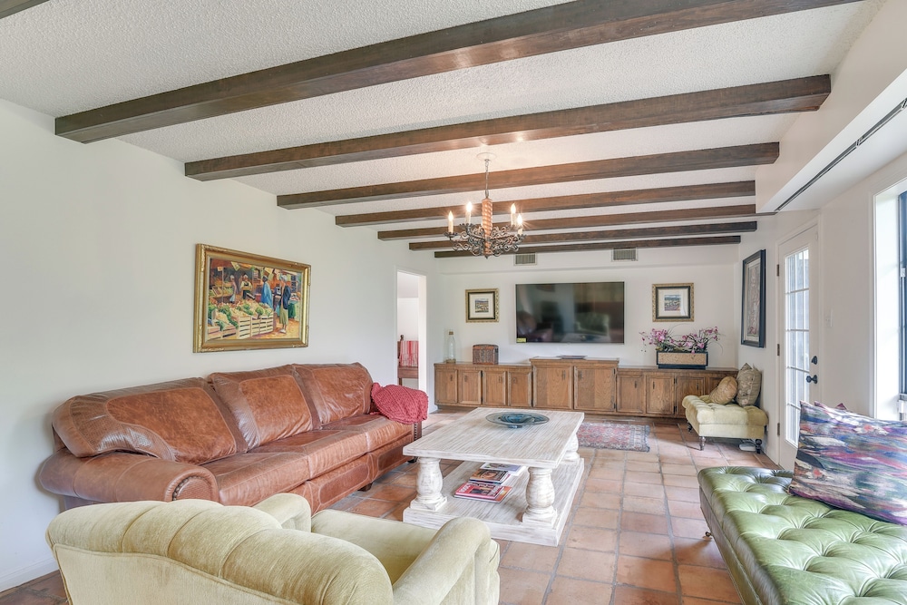 2 Mi to Dtwn: Spacious Angleton Home w/ Courtyard!