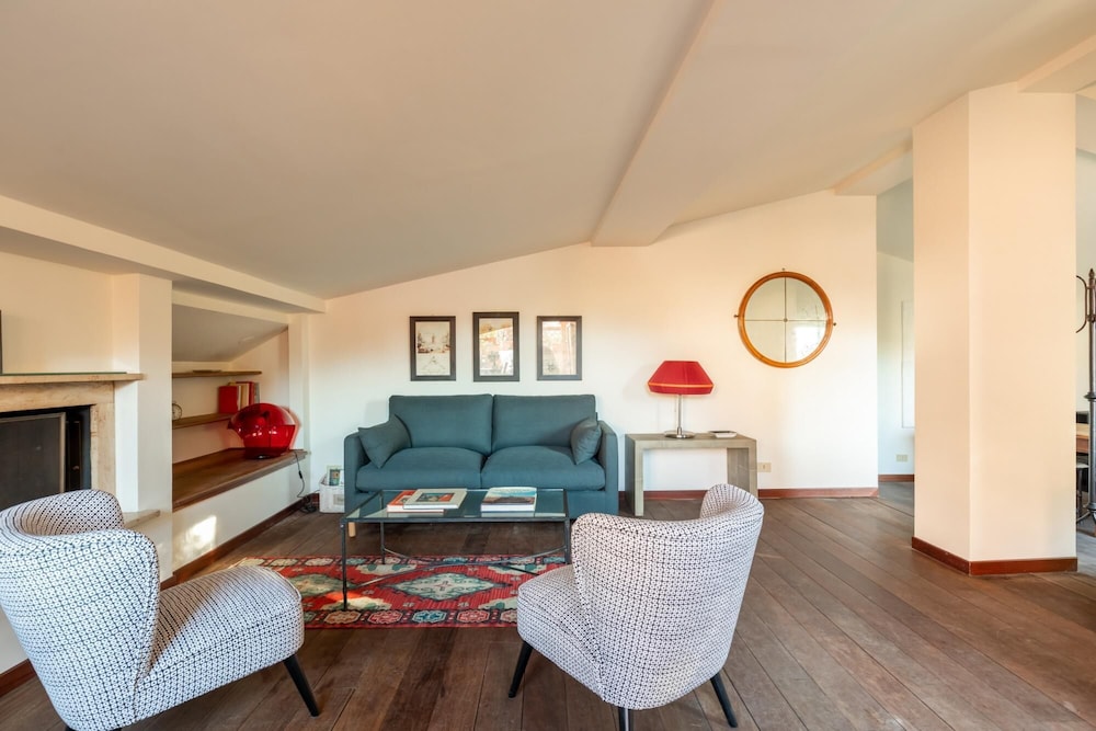 Trastevere Romantic Terraced Apartment