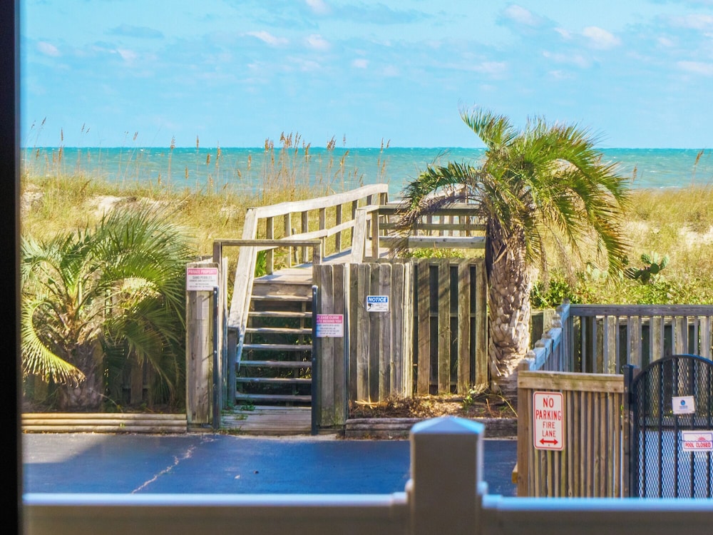 Sand Pebbles by Carolina Retreats