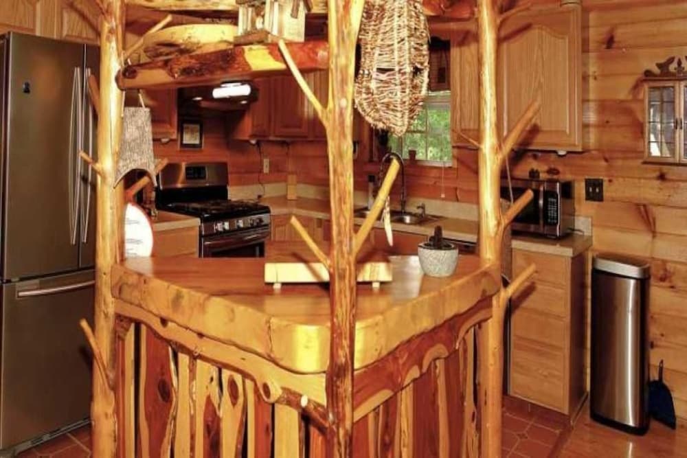Enchanted - 1 Bedrooms, 1 Baths, Sleeps 2 Cabin by RedAwning view 3