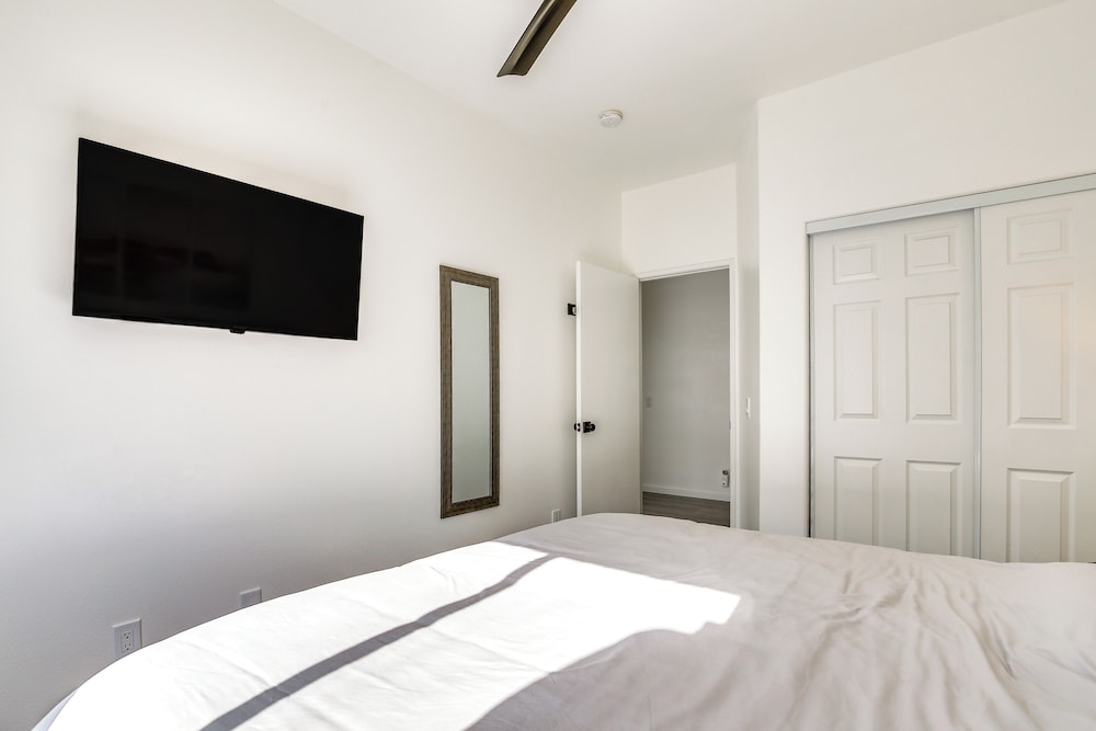 2 Mi to Coachella: Indio Oasis w/ Heated Pool
