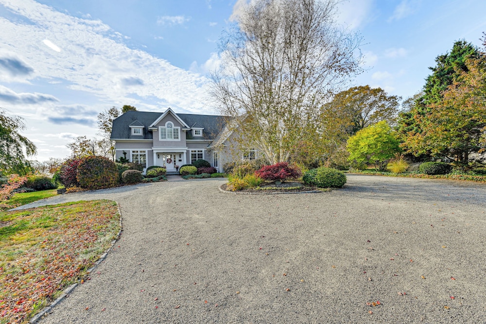 Groton Home < 1 Mi to Beach on Long Island Sound!