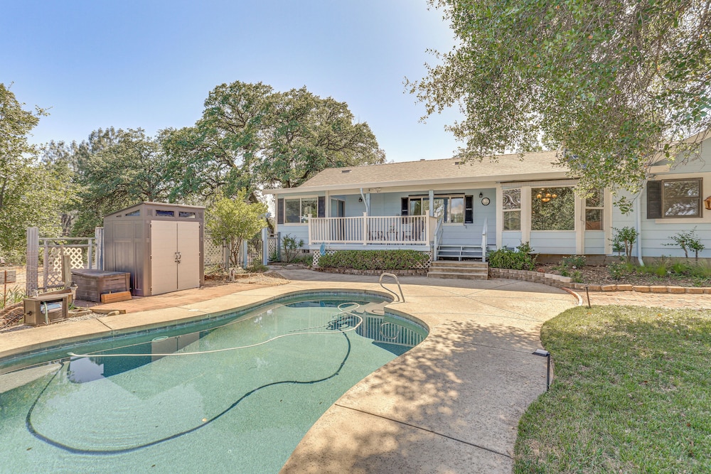 8-acre Retreat: Pool & Stunning Mt Lassen View!