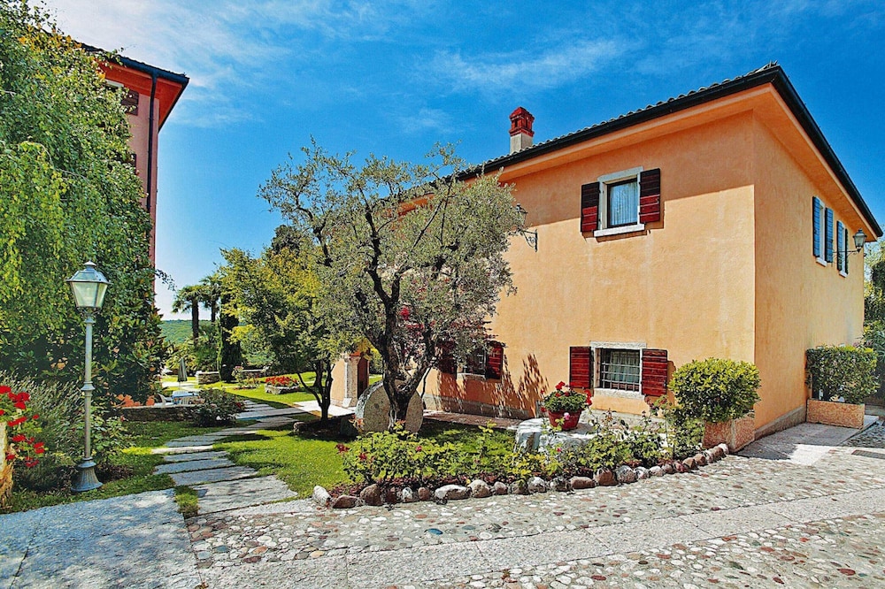 Photo 8