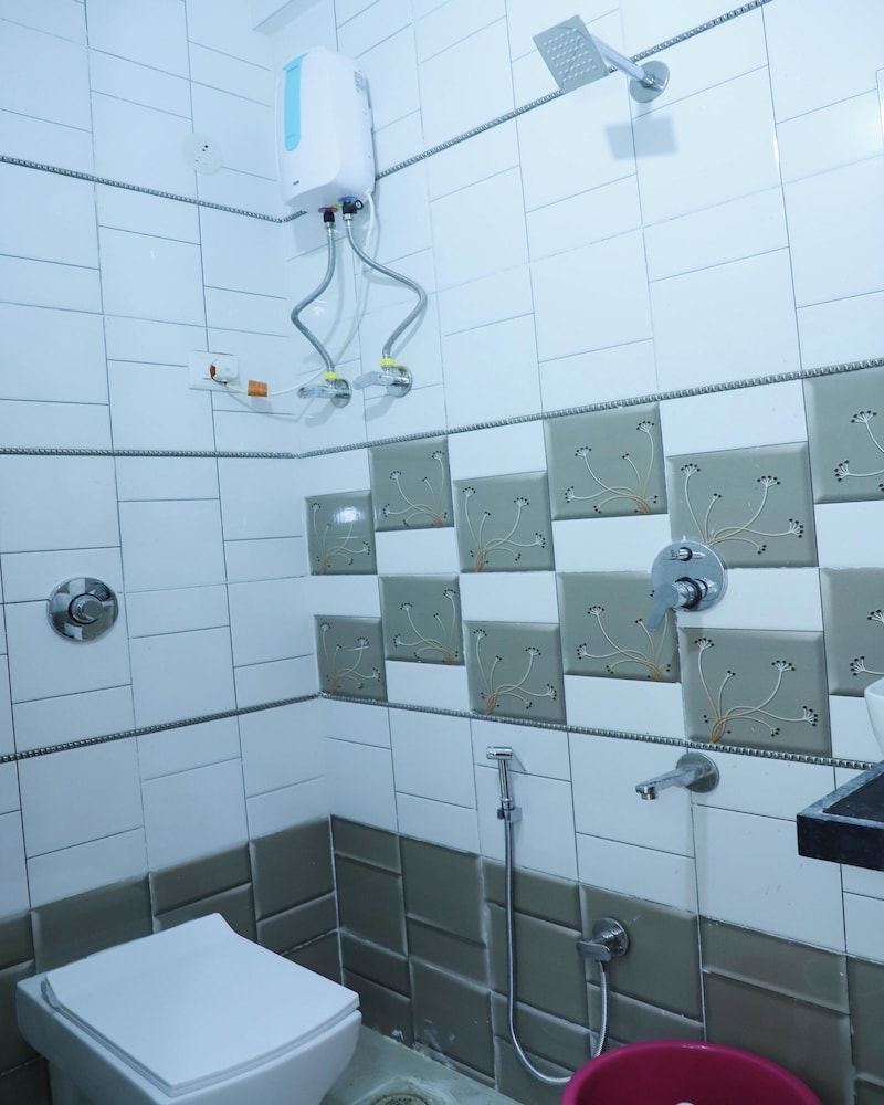 Hotel Devanshri Rooms & Restaurant