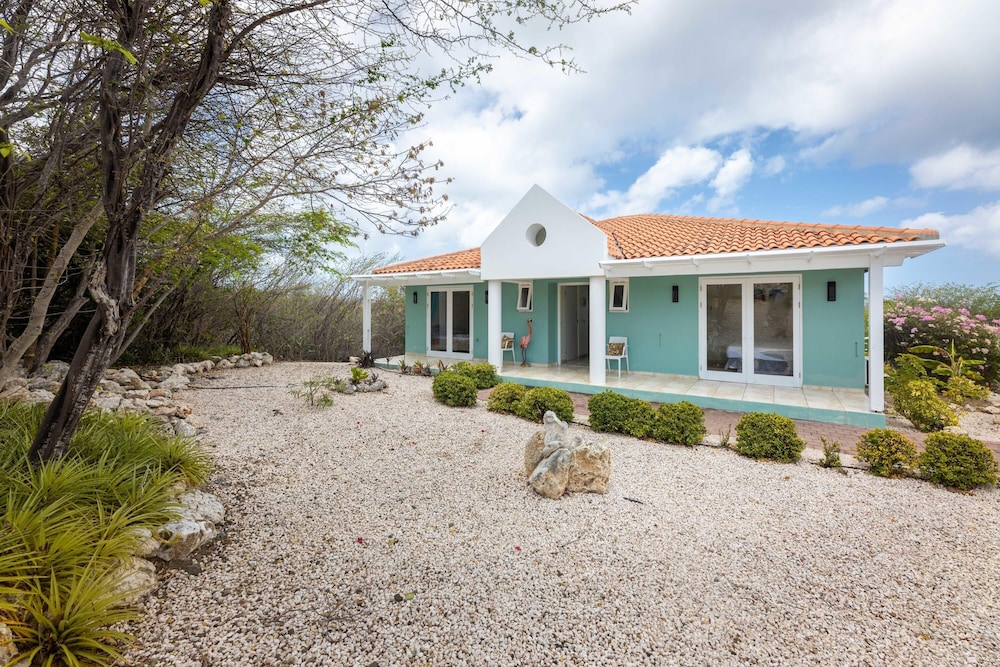 Tropical Paradise Bliss Villa at Coral Estate