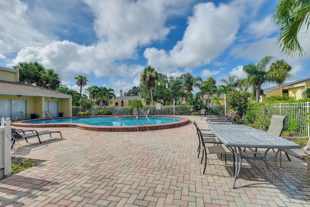 3 Mi to Siesta Key Beach: Condo w/ Heated Pool!