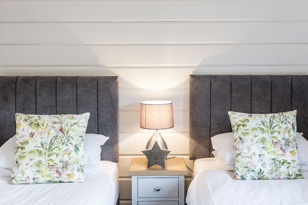 Roydon Marina Village view 5