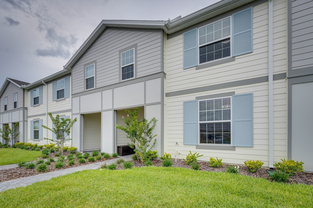 Pet-friendly Townhome w/ Pool, Near Disney World! view 4