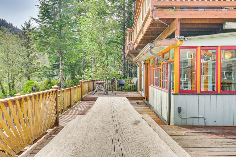 Salmon Return & Wildlife Roam: Ketchikan Getaway!