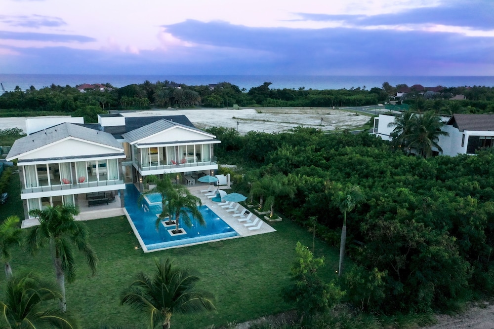 Cap Cana Villa for Rent Modern Fresh and Fully-equipped Oceanfront Villa