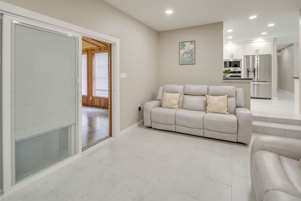 6 Mi to Dtwn: Hot Springs Abode w/ Yard!