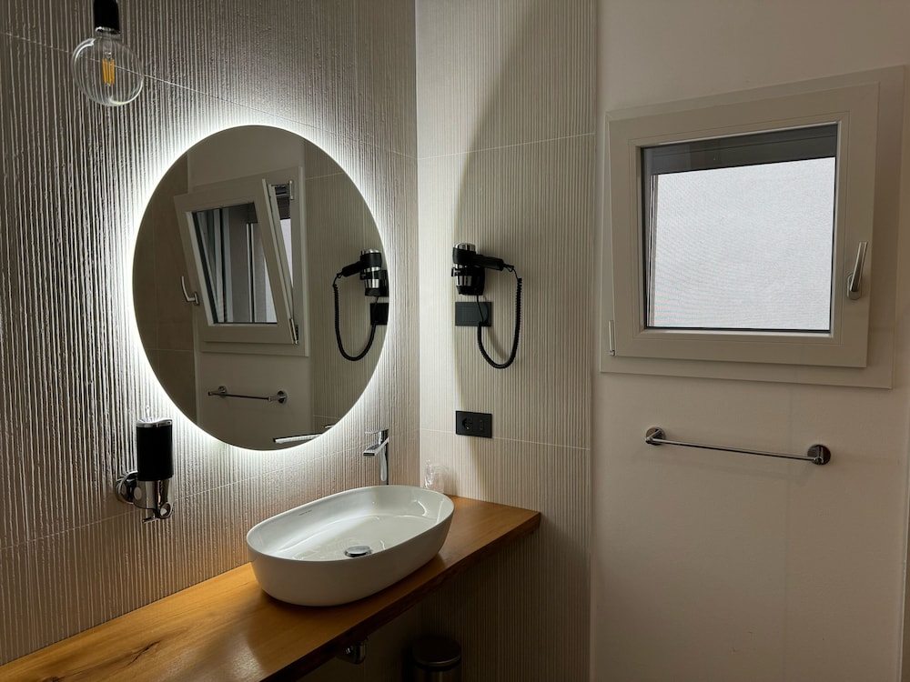 AdisArtur Elegant Rooms