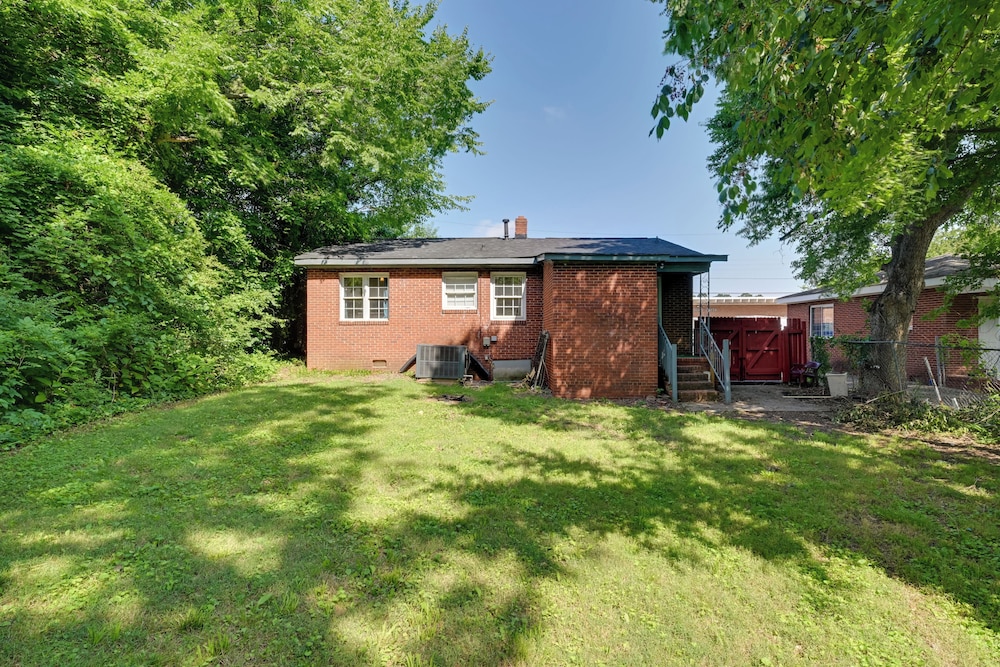 2 Mi to Center City: Charlotte North End Home