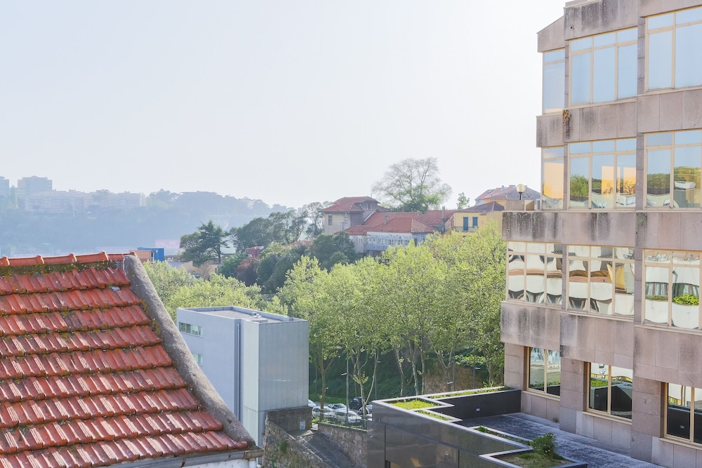 Mac003 · Macario Wood Apartment // Netflix view 5