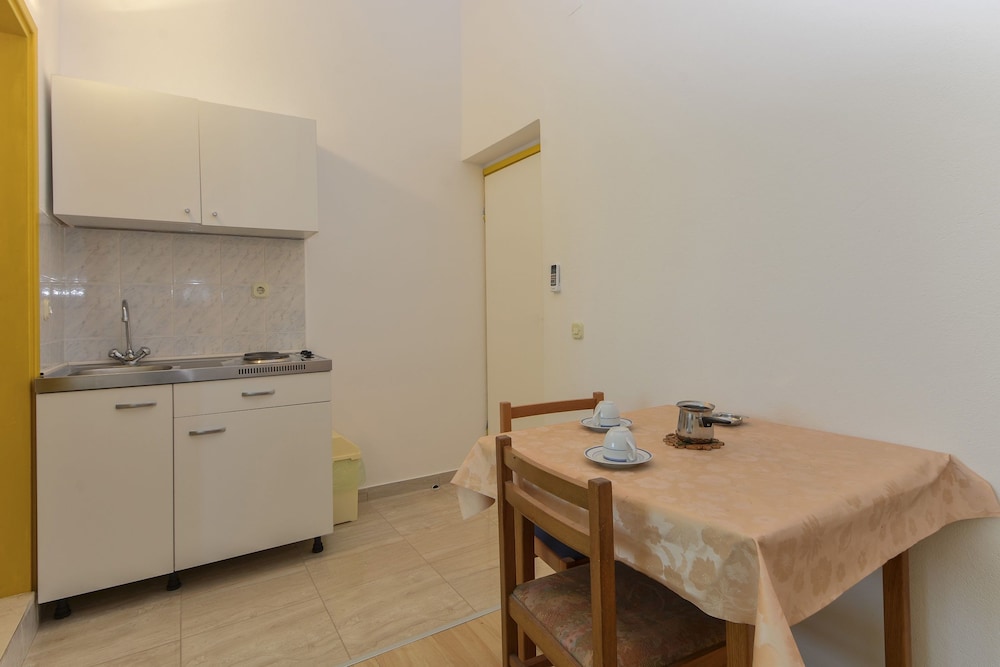 Apartments and Rooms Summercity Life view 3