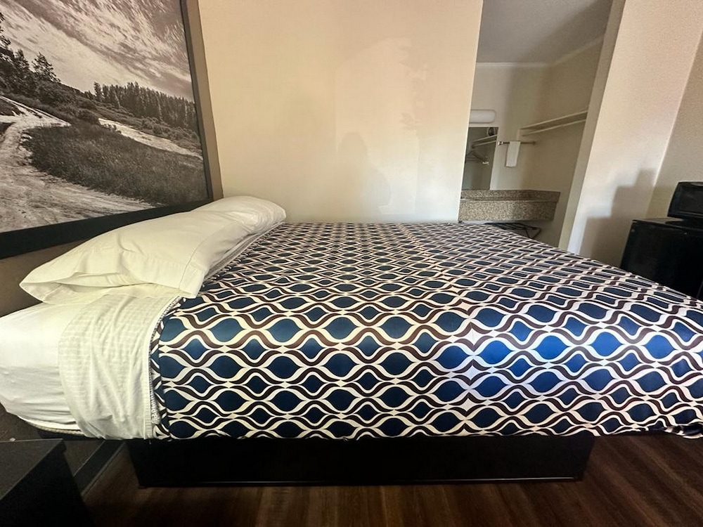 Loyalty Inn Rockingham view 2