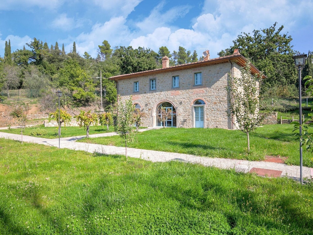 Villa in Tuscany With Private Pool view 4