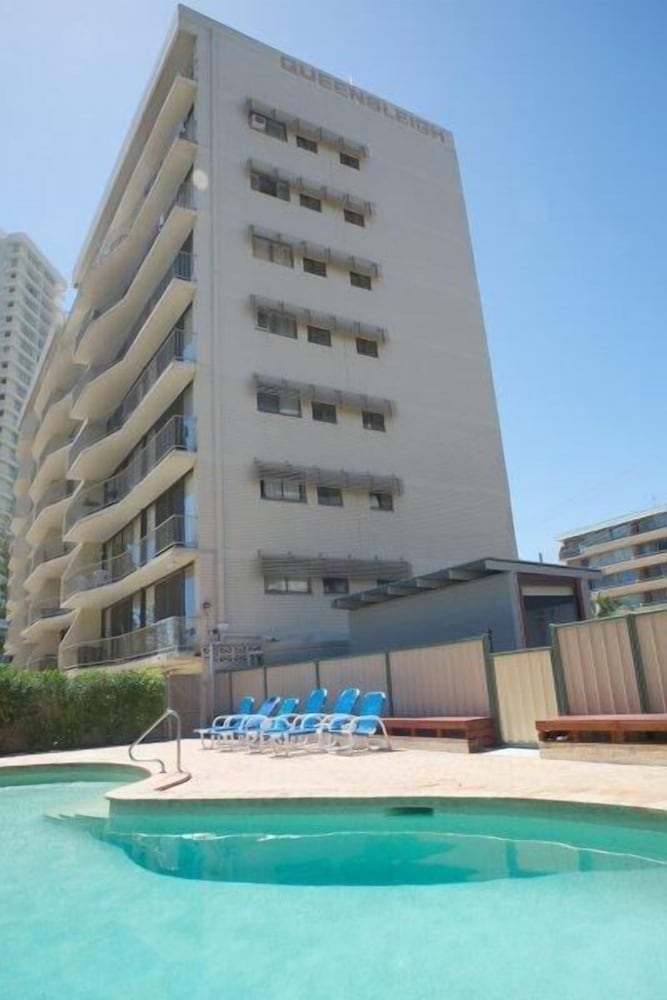 Hotel Queensleigh Holiday Apartments - Image 1