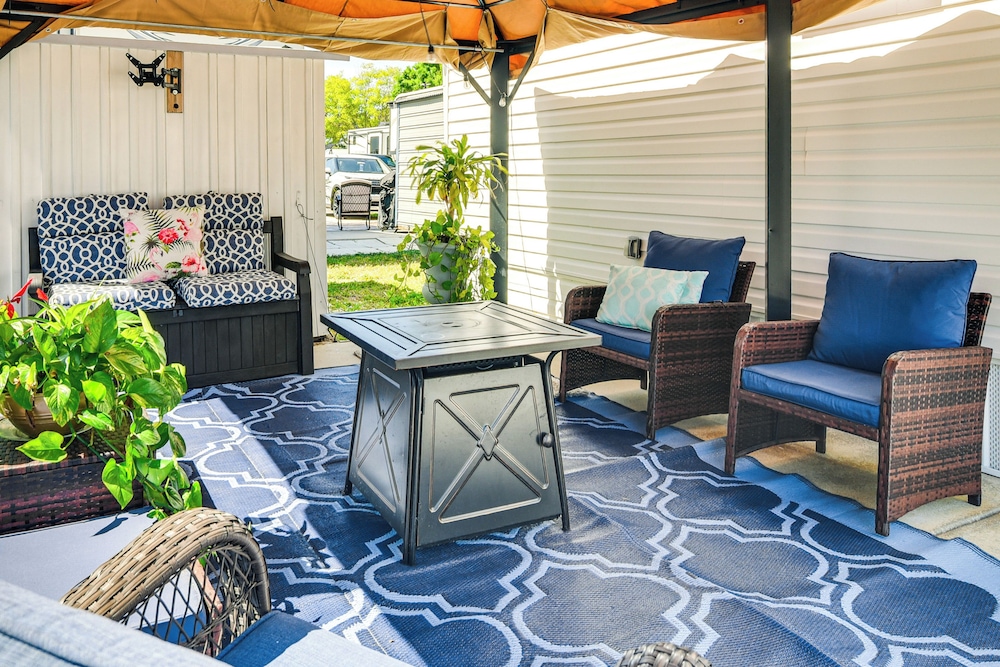 10 Mi to Beaches: Home w/ Pool Access in Largo!