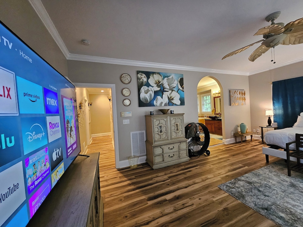 Heated Pool King Bed Jacuzzi Bath Arcade