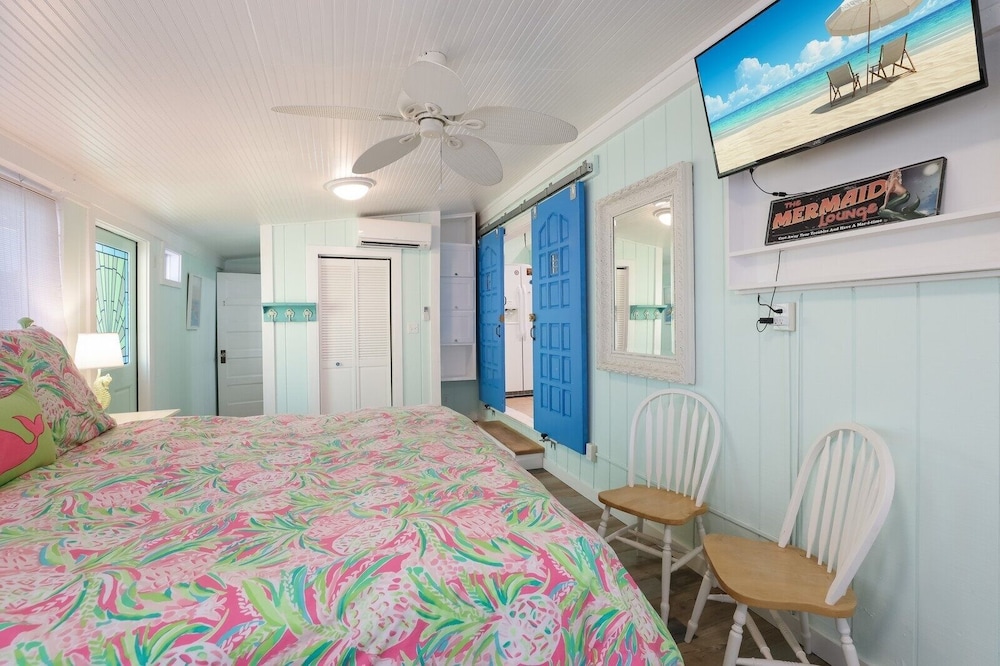 Marmalade Mermaid 3 Bedroom Home by RedAwning