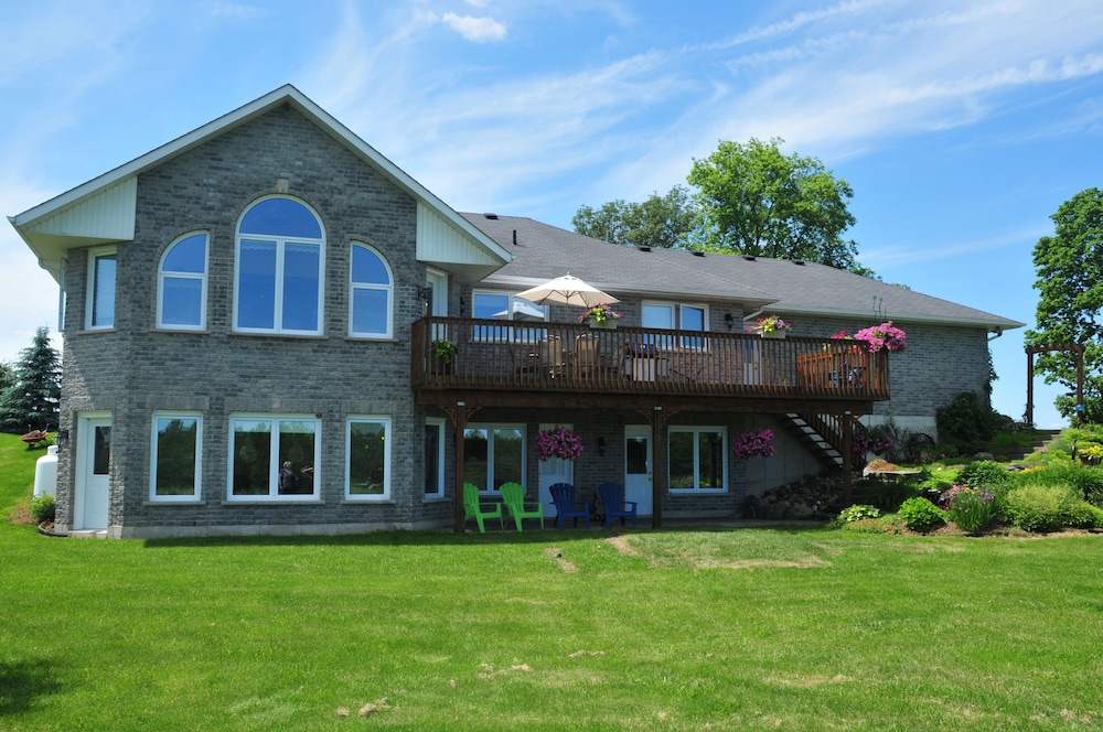 Golden Pathways Retreat and B&B