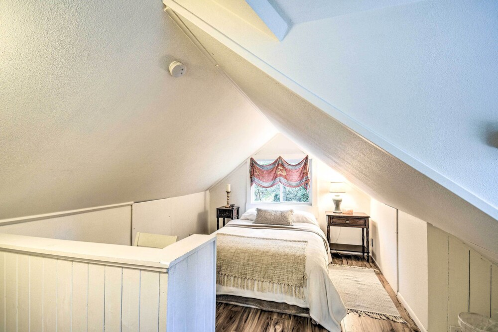 Pet-friendly Cabin: Minutes to Gig Harbor! view 5