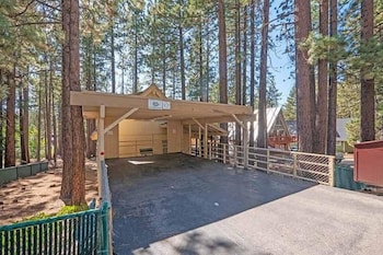 1360 Knoll Lane 3 Bedroom Home by RedAwning