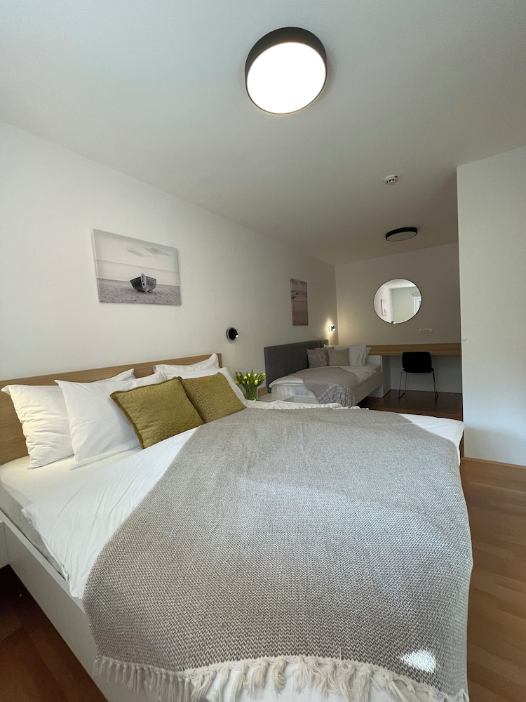 Premium Levant 210 Marina Apartment view 2