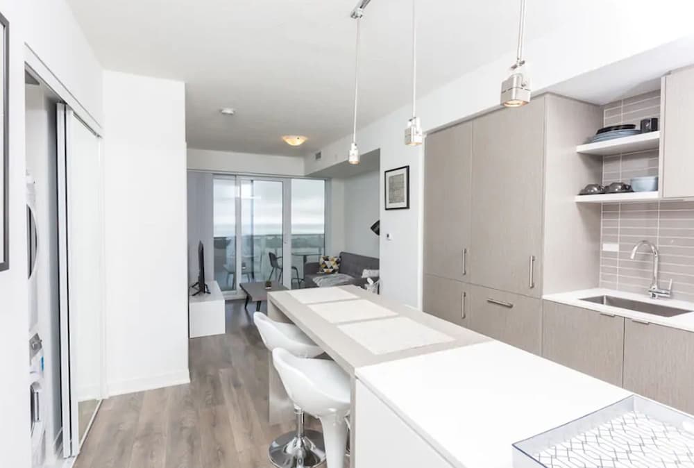 Applewood Suites - Toronto Peter Street - Image 5