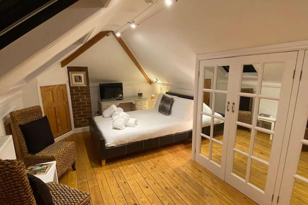 Marinaseaview-4br-8guests-freeparking-petsfriendly
