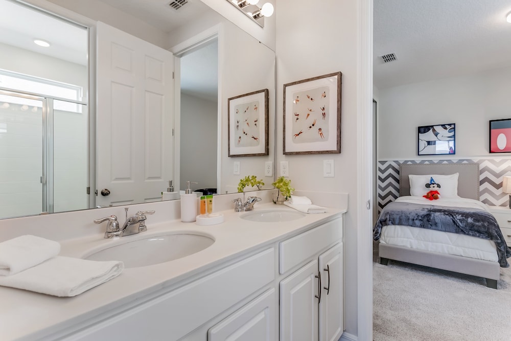 9 BD 6.5 BH With Game Room and Pool - Image 3