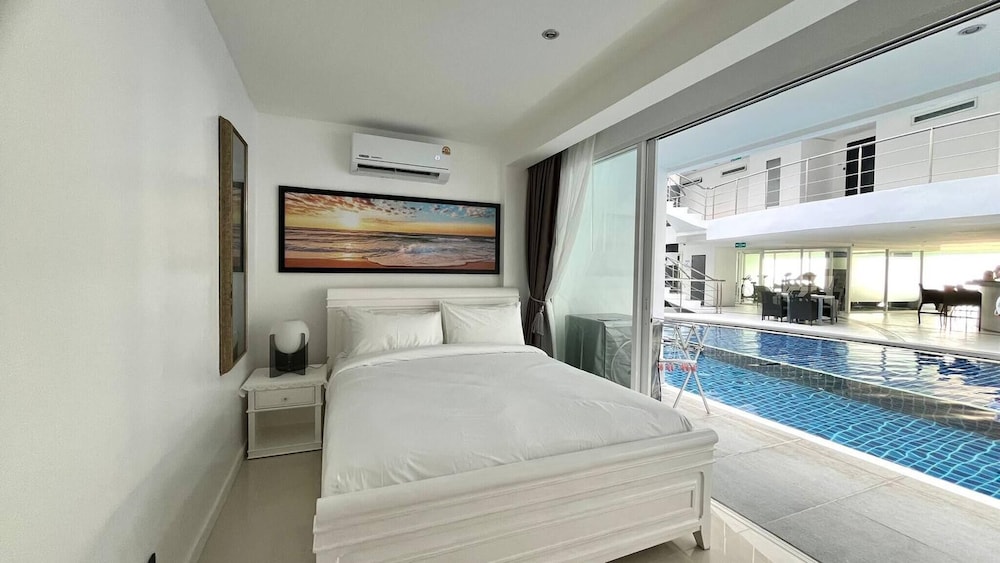 B12 - 2 Bedroom Condo With Pool Access, Karon Beach