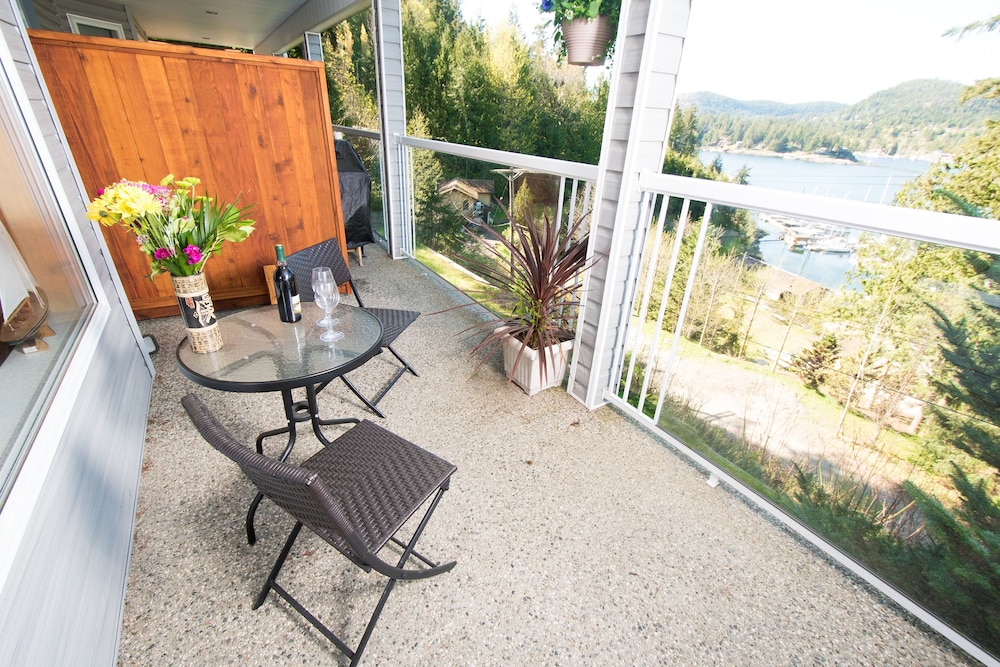 Madeira Park Vacation Suite