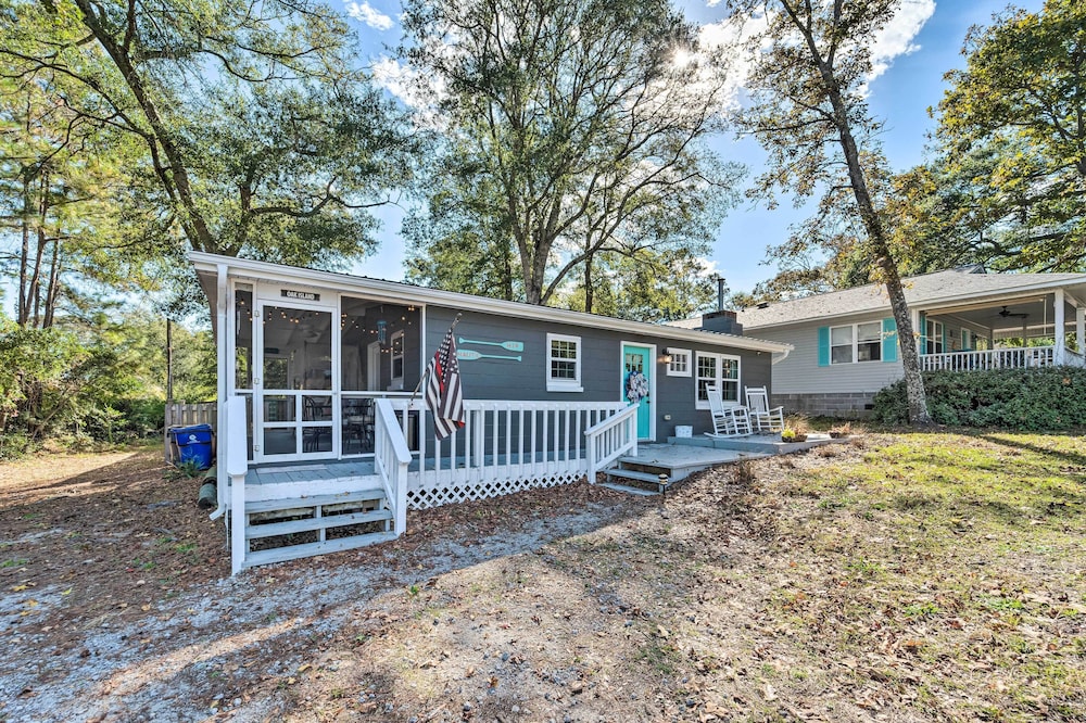 Updated Oak Island Getaway Near Fishing Dock! view 4
