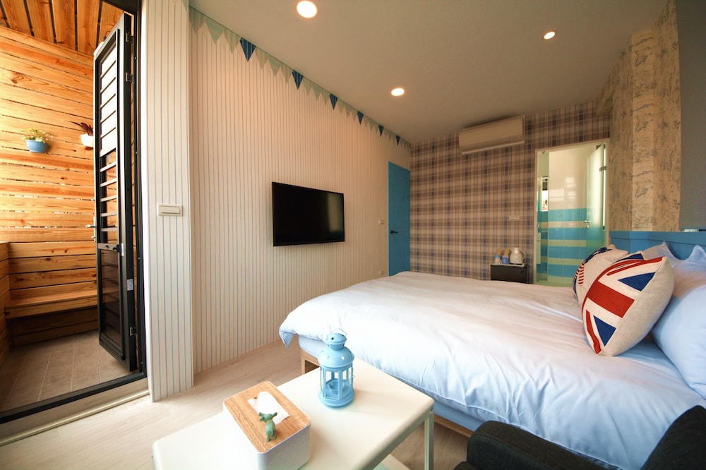Camouflage Guest House view 5