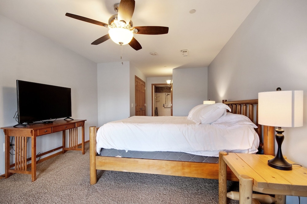 First Floor 3 BR Condo, Northern Bay Golf Course by RedAwning view 4