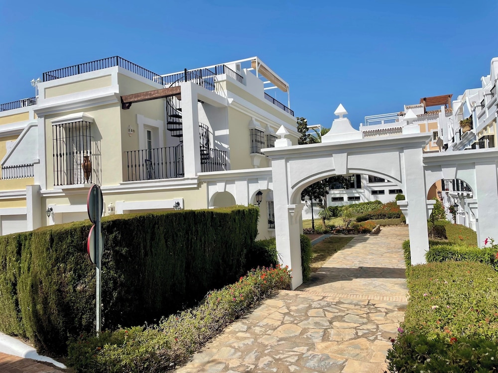 Marbella - House - Sleeps 4 - Pool - Parking