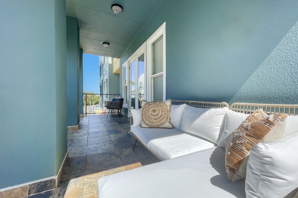Mama Tried 1 Bedroom Condo by RedAwning view 5