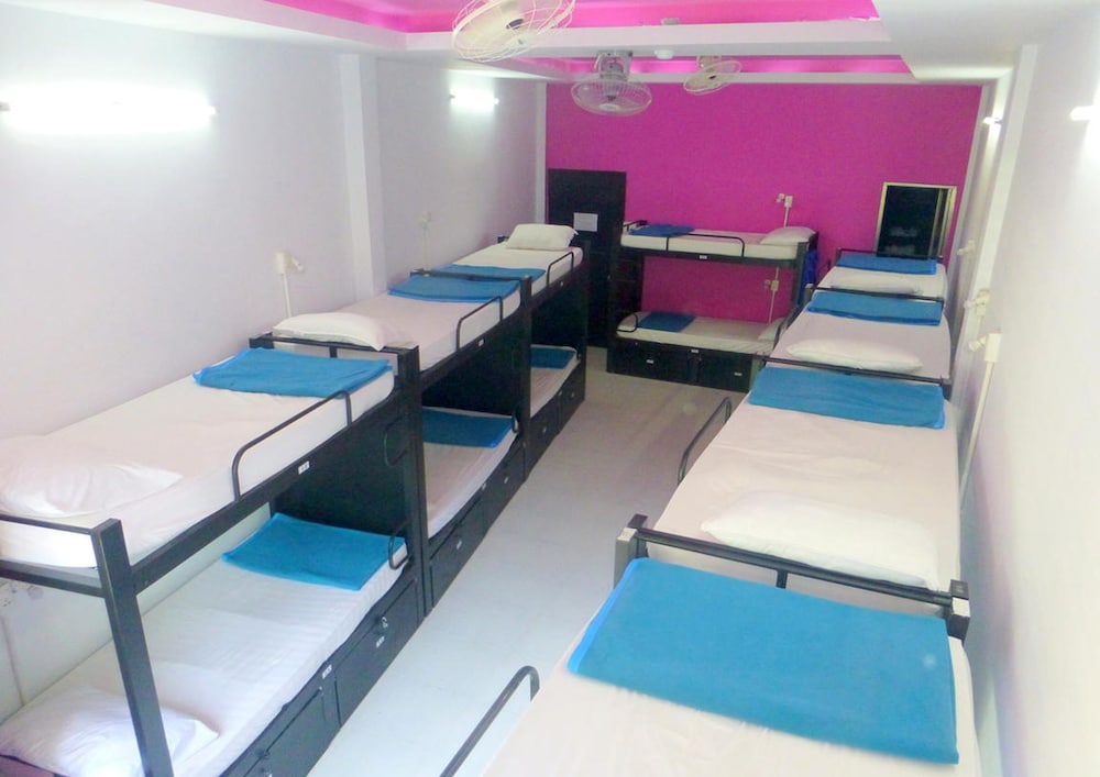 Hangout Hostel HCM