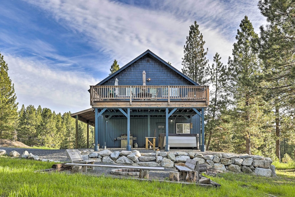 Private Cascade Cabin With Hot Tub & Fire Pit!