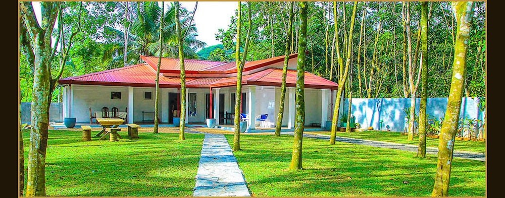 Graten Tea Garden Holiday Bungalow