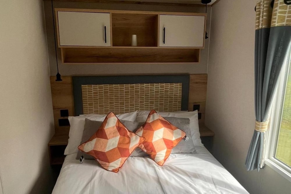 Hafan y Mor Park 3-bed Caravan, Sleeps 8, Pets Ok
