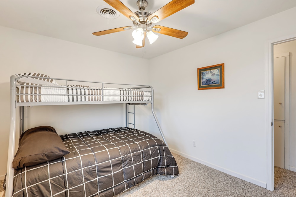 Near Hunting Grounds: Quiet Home in Aspermont!