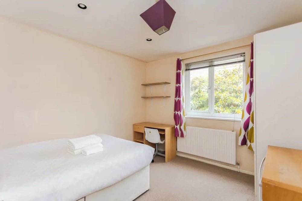 Homely 3 Bedroom House With a Garden
