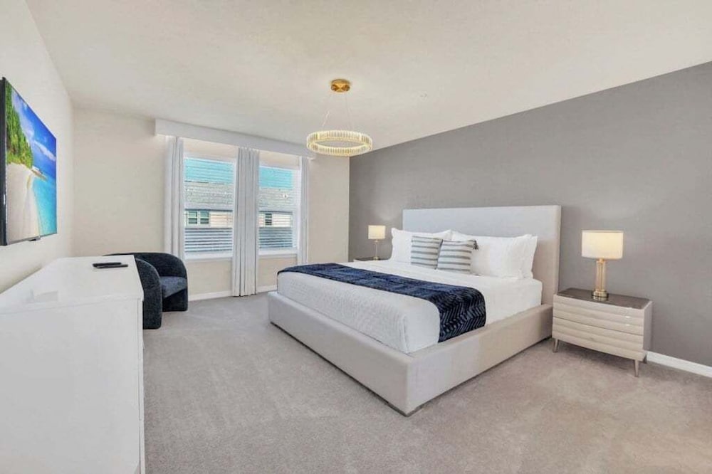 The Cutest Tonwhome & Private Splash Pool! 5 Bedroom Townhouse