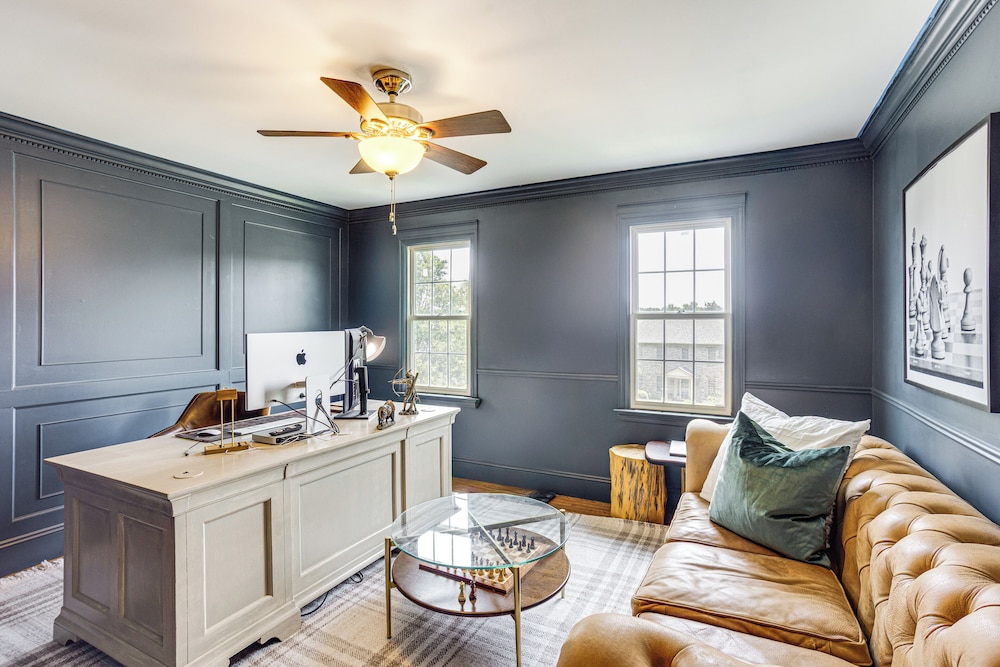 5 Mi to Dtwn York: Spacious Family Home