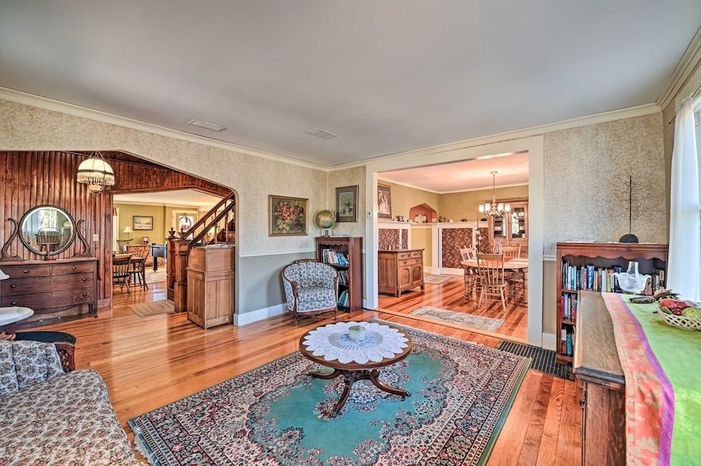 10 Mi To Gore Mountain: Home In Adirondack Park 5 Bedroom Home