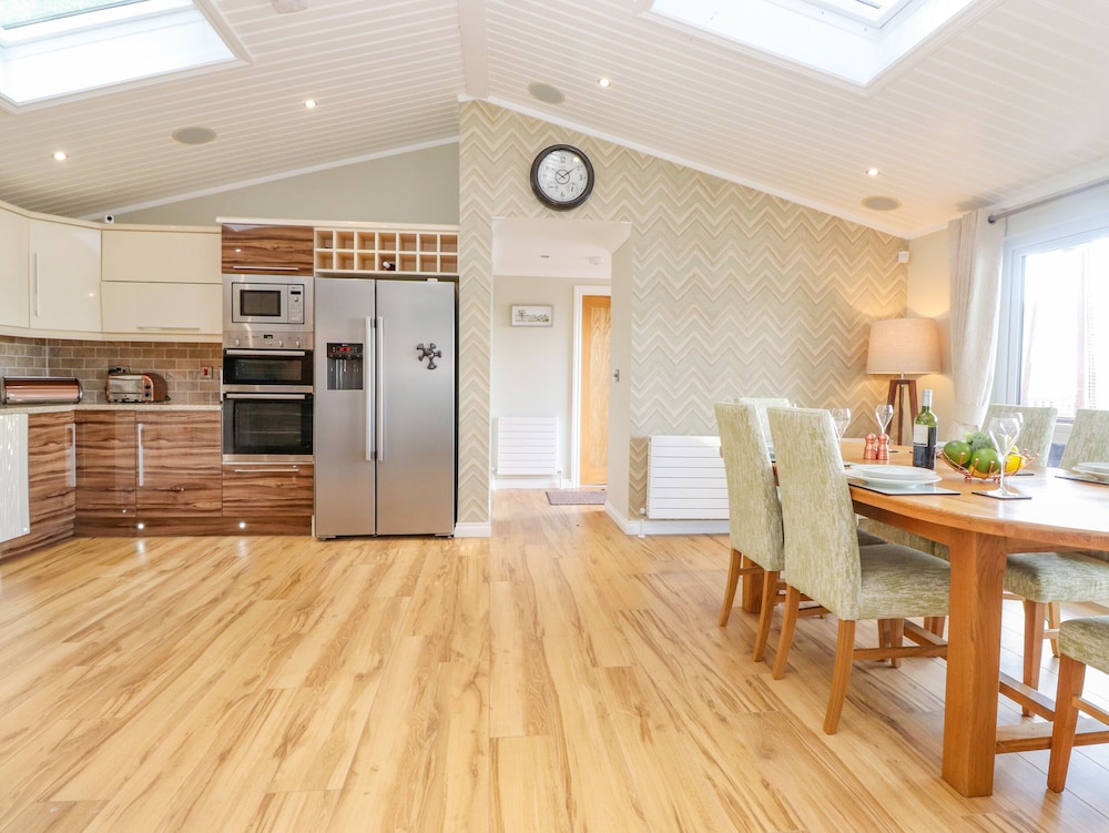 Lakeside Lodge